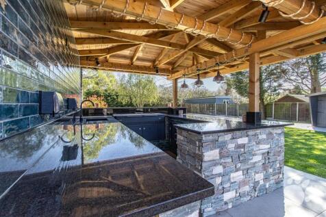 Outdoor Kitchen