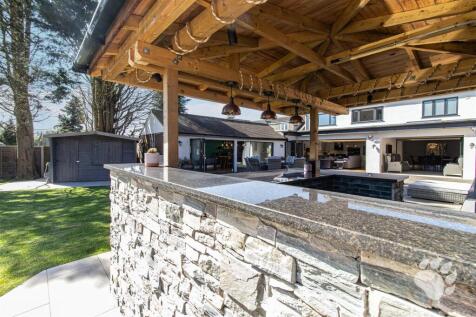 Outdoor Kitchen