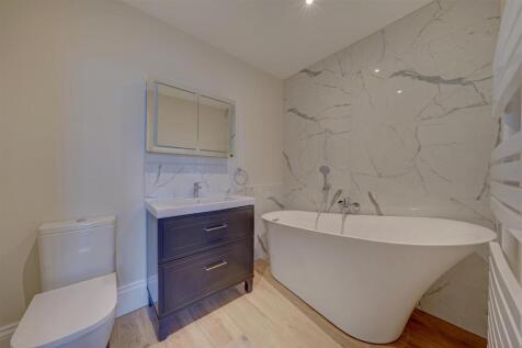 bathroom 2.jpg