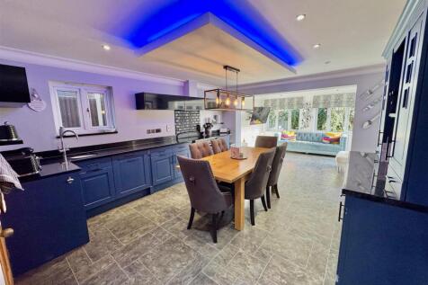Kitchen / Dining room / Family Room