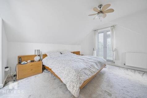 Upstairs Bedroom 1