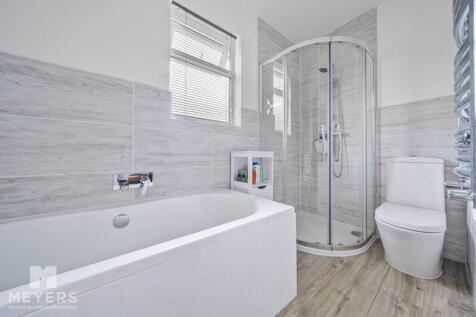 Ensuite Bedroom 1