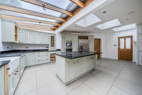 1384337-11-692477...