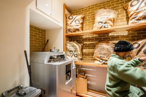 Broadway Mkt 33  9.jpg