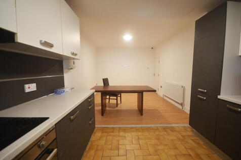 Kitchen &amp; Lounge