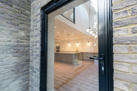 Door to kitchen