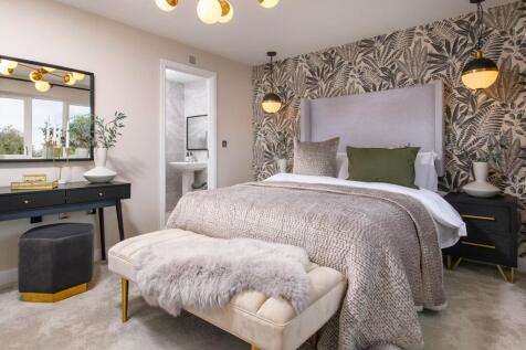 A spacious en suite bedroom provides the perfect place to unwind
