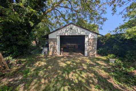 81 Station Road garden 1