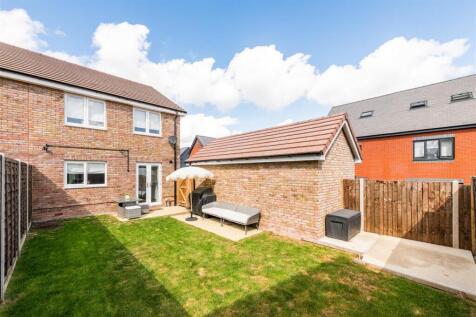 60 Barton Way-26.jpg