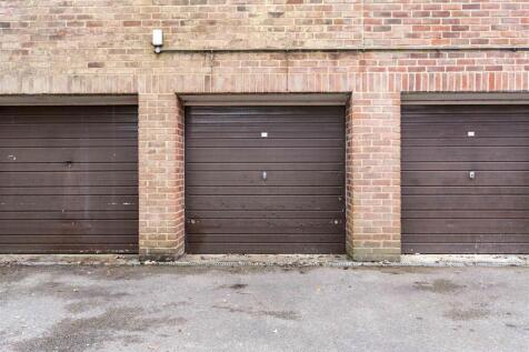 13 The Spinney 19.jpg