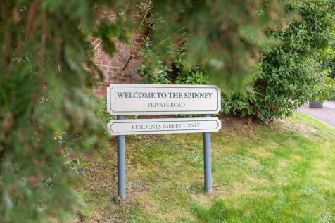 13 The Spinney 27.jpg