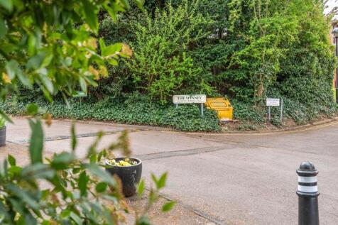 13 The Spinney 28.jpg