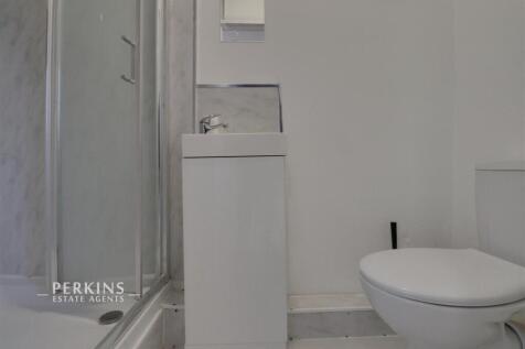 Studio3bathroom.jpg