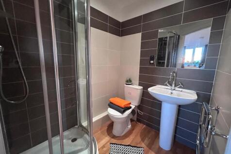 41 Grimshaw En Suite.jpeg