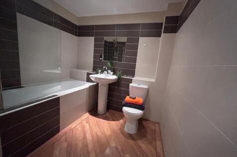 41 Grimshaw Bathroom.jpeg
