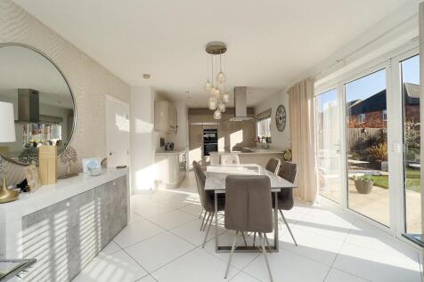 Open Plan Kitchen/Diner/Family Room