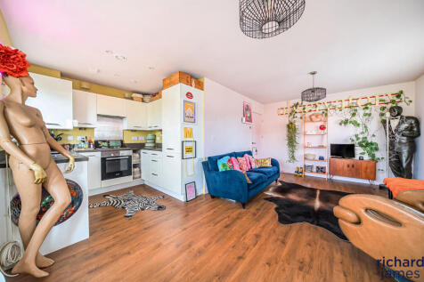 aa24387a2e1e47c0ae40e0b4ba207d96