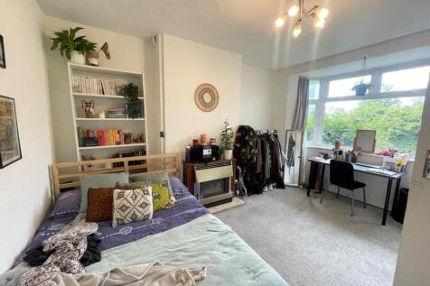 Bedroom 1 (1).jpg