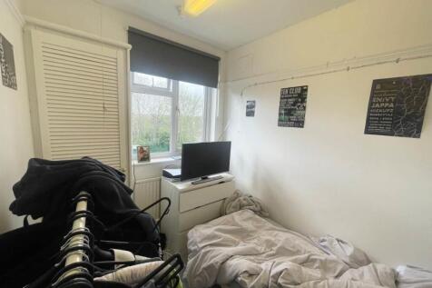 Bedroom 4.jpg