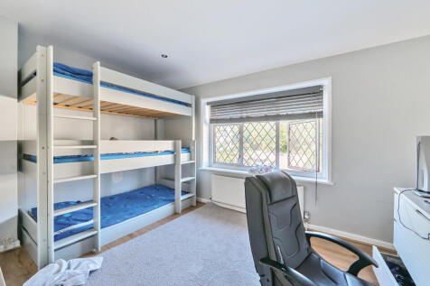 1306495-5-6851a5e...