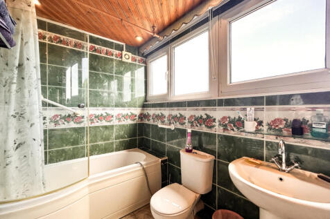 En-Suite Bathroom