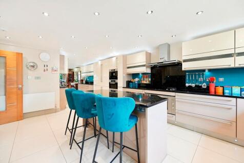 Davidson Frost-Wellings, DFW, Heathfield Road, Bus