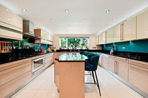 Davidson Frost-Wellings, DFW, Heathfield Road, Bus