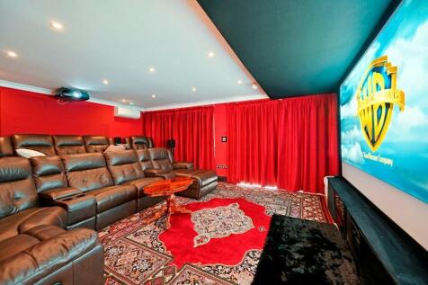 Davidson Frost-Wellings, DFW, Heathfield Road, Bus