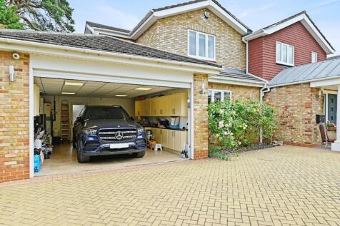 Davidson Frost-Wellings, DFW, Heathfield Road, Bus