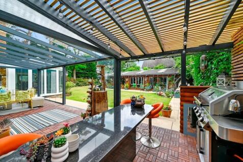 Davidson Frost-Wellings, DFW, Heathfield Road, Bus