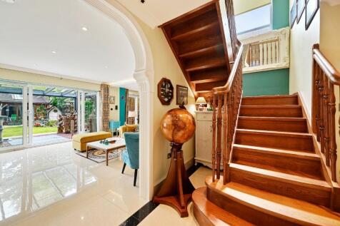 Davidson Frost-Wellings, DFW, Heathfield Road, Bus