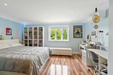 Davidson Frost-Wellings, DFW, Heathfield Road, Bus