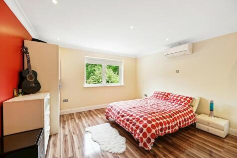 Davidson Frost-Wellings, DFW, Heathfield Road, Bus