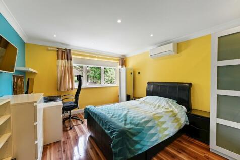 Davidson Frost-Wellings, DFW, Heathfield Road, Bus