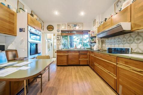 Davidson Frost-Wellings, DFW, Aylmer Drive, Stanmo