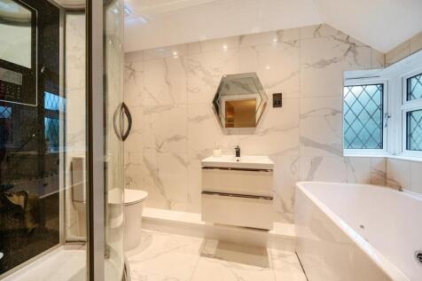 Davidson Frost-Wellings, DFW, Canons Drive, Bathro