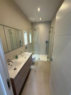 Davidson Frost-Wellings, DFW Finchley Road, En Sui