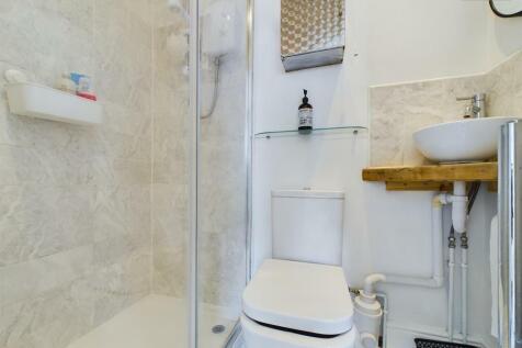 En-Suite To Master Bedroom