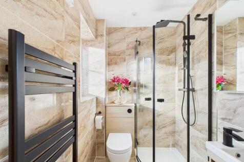 En-Suite To Master Bedroom