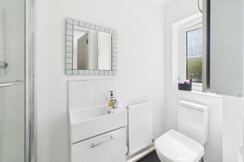 En-Suite To Master Bedroom