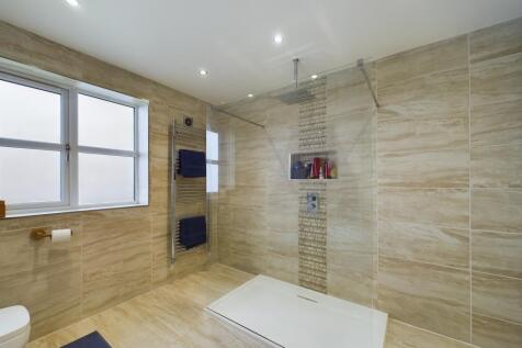 En-Suite To Master Bedroom
