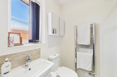 En-Suite To Master Bedroom