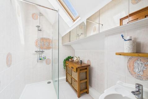 En-Suite To Master Bedroom