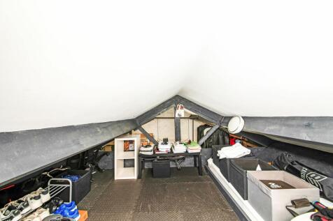 DOUBLE GARAGE/ GAMES ROOM