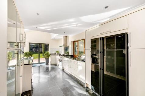 LIVING/DINING KITCHEN