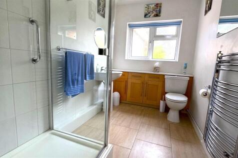 Downstairs bathroom.jpg