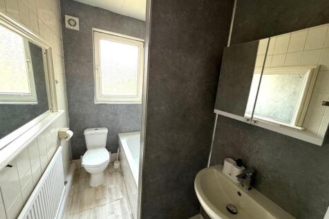bathroom 1.jpg
