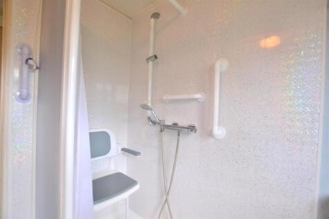 Shower Room 1.JPG