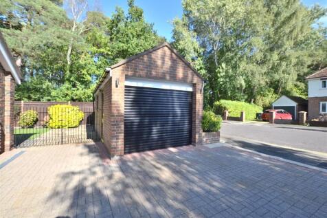 Garage, Driveway.JPG