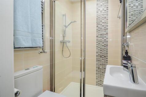 EN SUITE SHOWER ROOM/W.C.